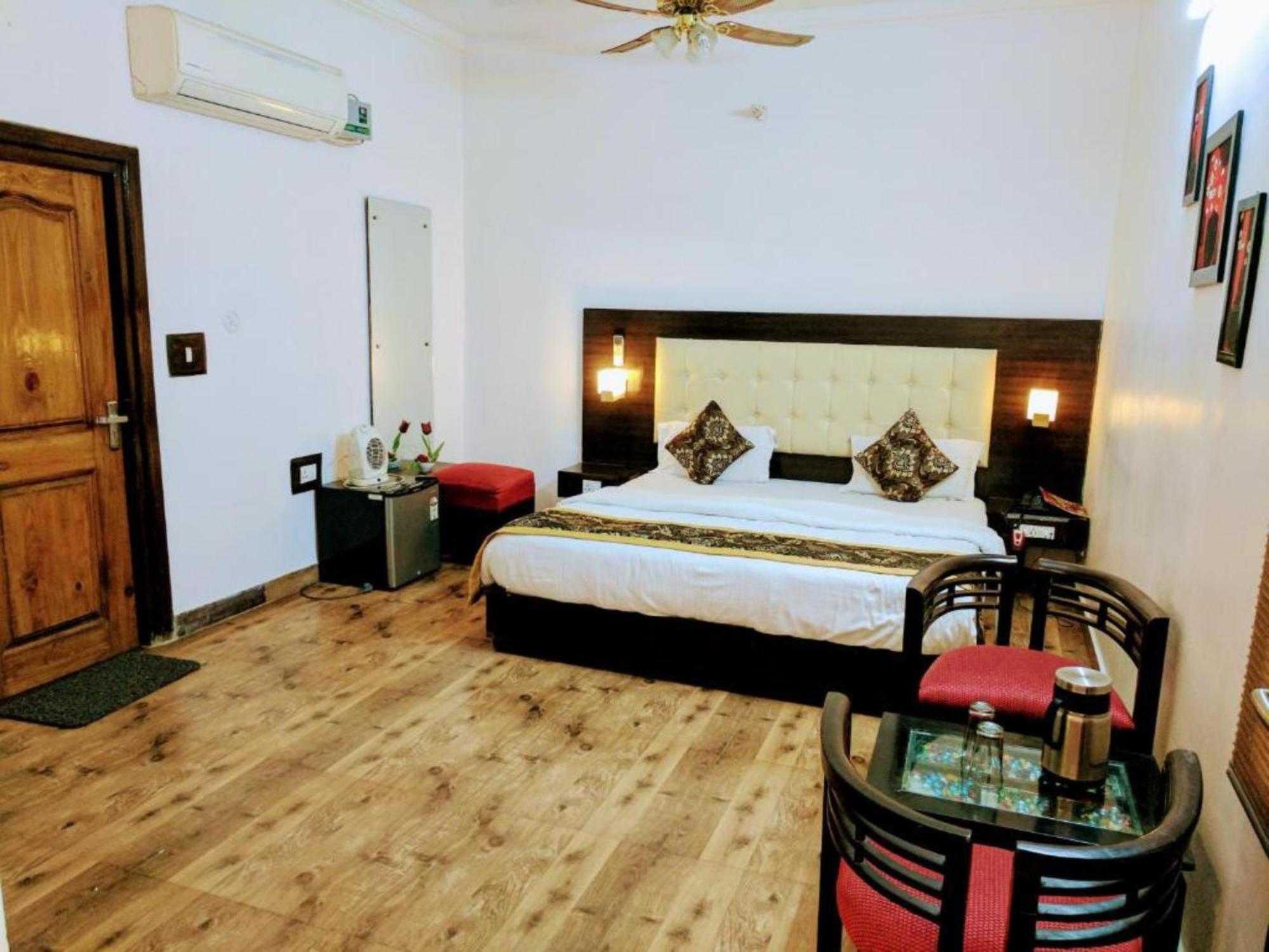 Heritage Hotel Лакхнау Экстерьер фото